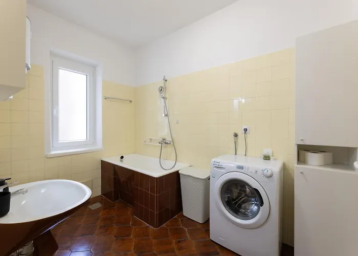 To & Old Town Apartment *