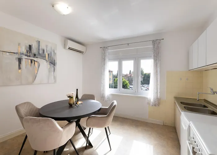 To & Old Town Apartment