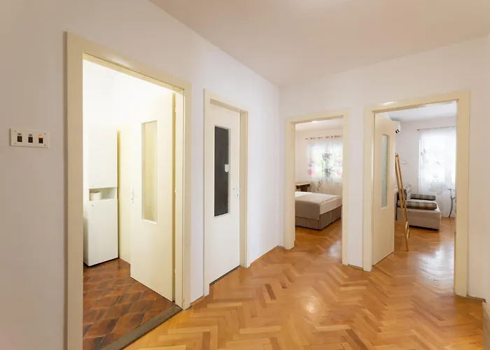 Apartment To & Old Town