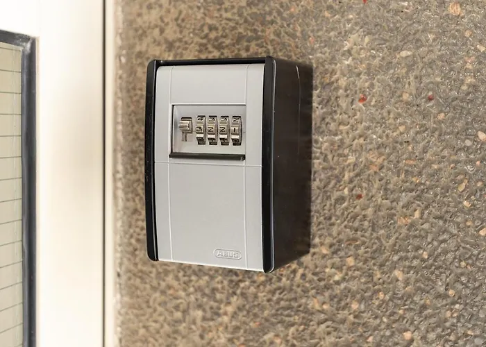 To & Old Town Apartment *