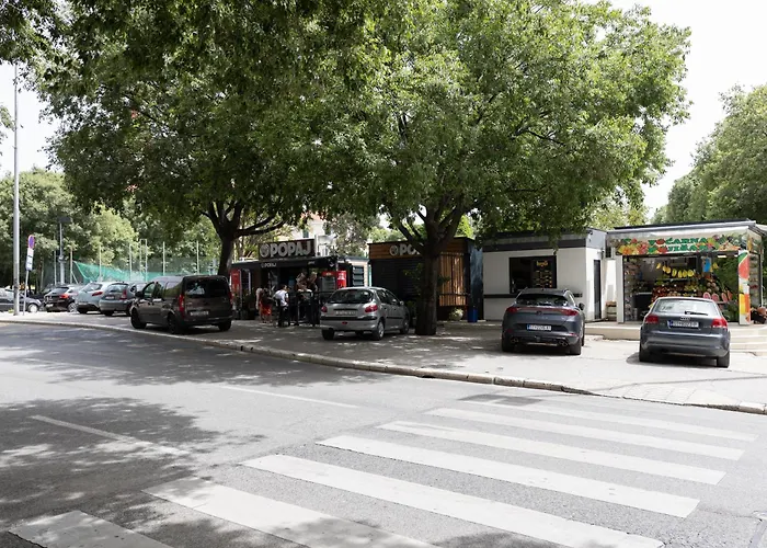 To & Old Town Apartment *