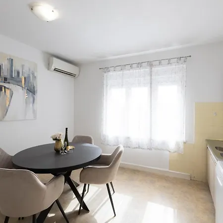 아파트 To & Old Town *