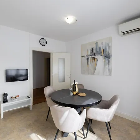 아파트 To & Old Town